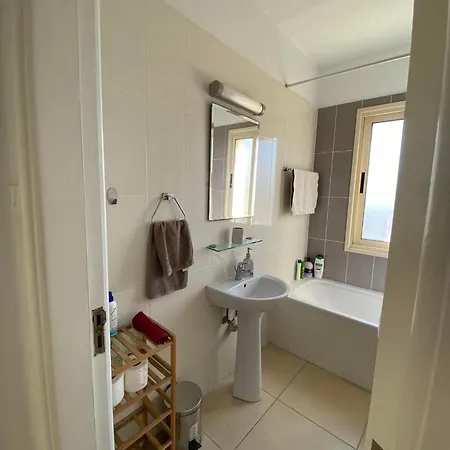 Elysia Park Wellness 2 Bedroom פאפוס